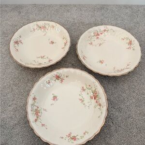 Floral Cream set of 3 soup bowls sovereign Canada 18 kt gold